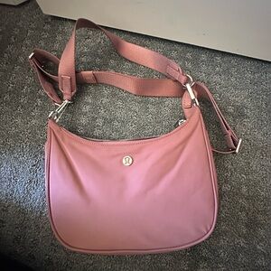 Bnwt lululemon athletica Pink adjustable shoulder bag 3L